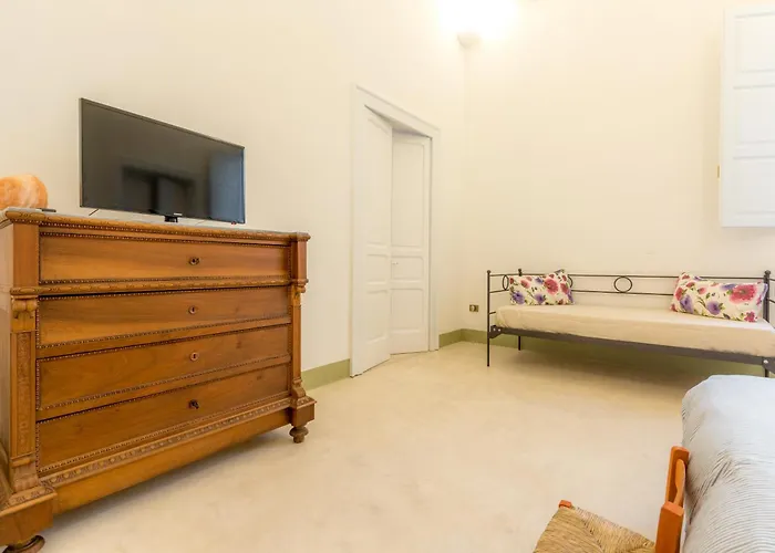 Giulio Dimora Storica Bed & Breakfast 4*