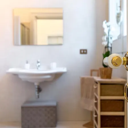 Giulio Dimora Storica Bed & Breakfast 4*
